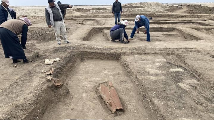 Mısır Arkeoloji Komitesi, 3 bin 400 yıllık bir firavun kraliyet sarayını ortaya çıkardı.